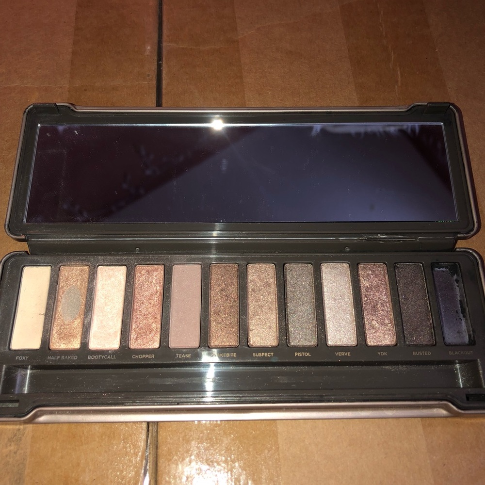 Urban Decay Naked Eye shadow palette - Picture 2 of 2